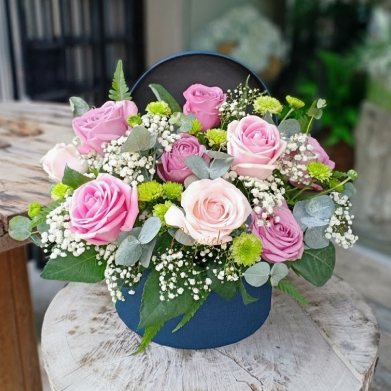 FGB 02 - Roses & Baby's Breath Flower Box