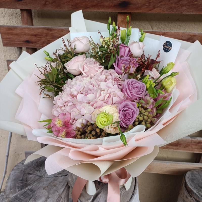 QX05 - Hydrangea & Roses
