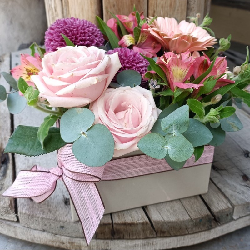 MD06 - Adorable Mother's Day  Flower Box 