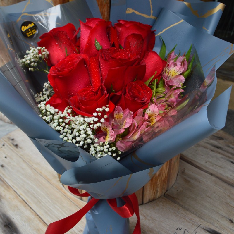 MD05 - Bold Beauty Mother's Day Hand Bouquet 