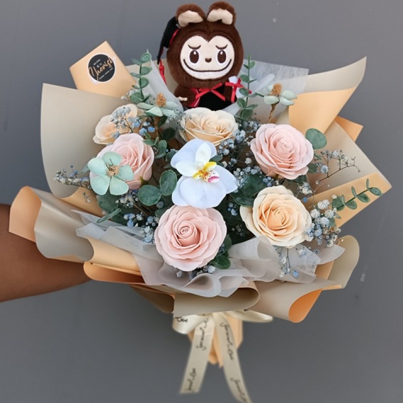 GBQ11 - Labubu Graduation Orchid & Rose Bouquet
