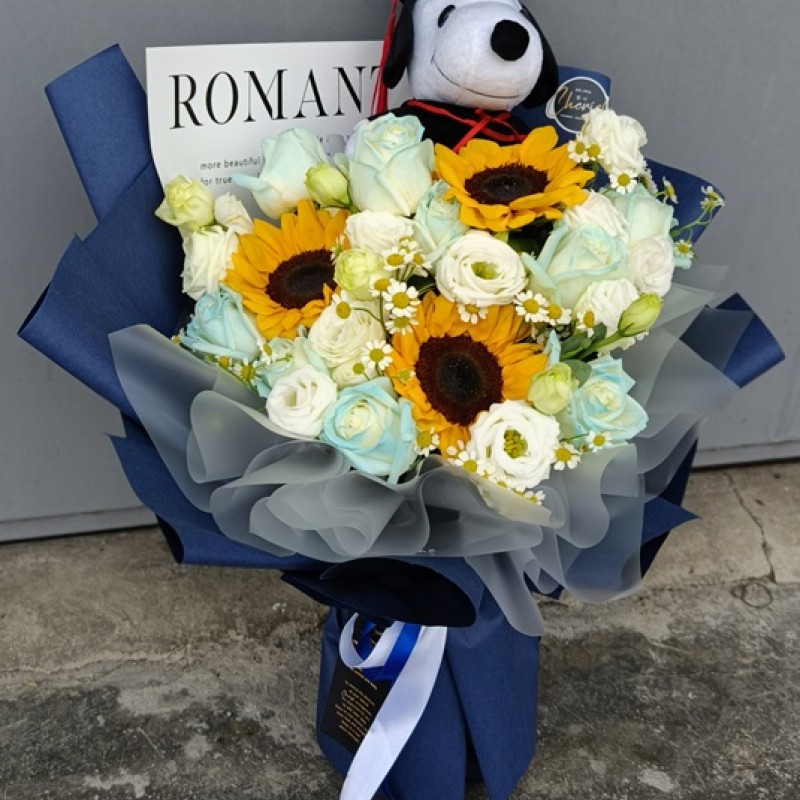 GBQ06 - Snoopy Graduation Sunflower Bouquet