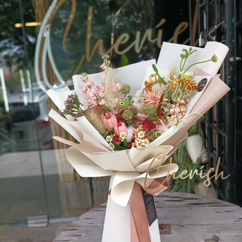 520-13 - Autumn Meadow Symphony: Tulip & Gerbera Art Bouquet