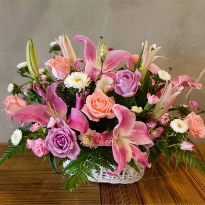 FF07 - Lily & roses basket