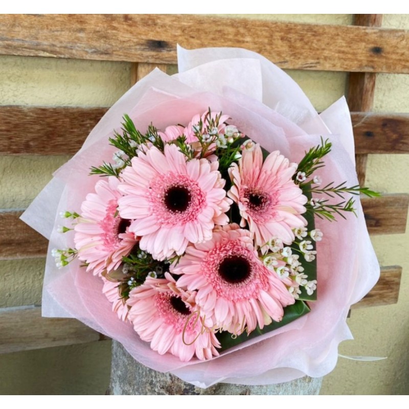 MD22 - Pink Fantasy Mother's Day Hand Bouquet MD22 - Pink Fantasy Mother's Day Hand Bouquet